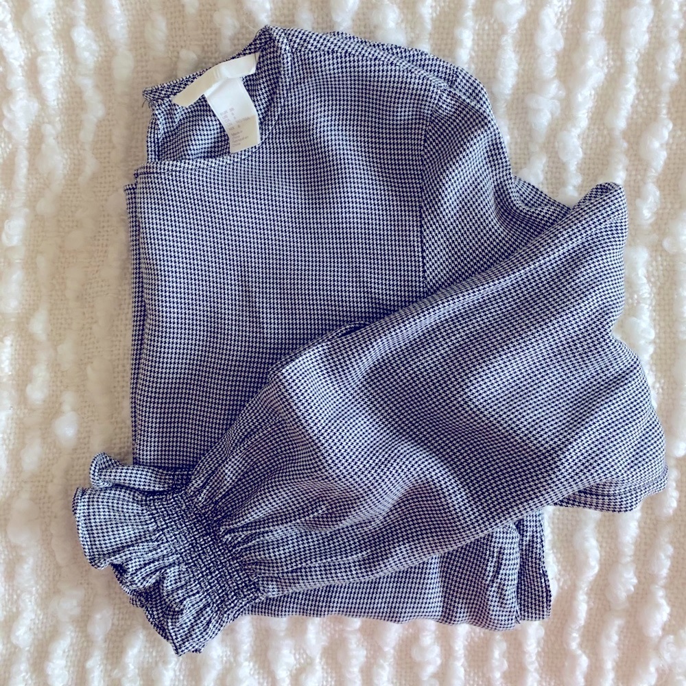 H&M Gingham Ruffle Sleeve Blouse 🤍🖤